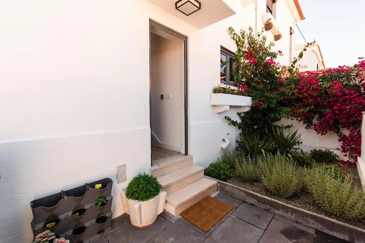 Luxury Villa With A Pool In The City - No Parties Allowed Lisboa
